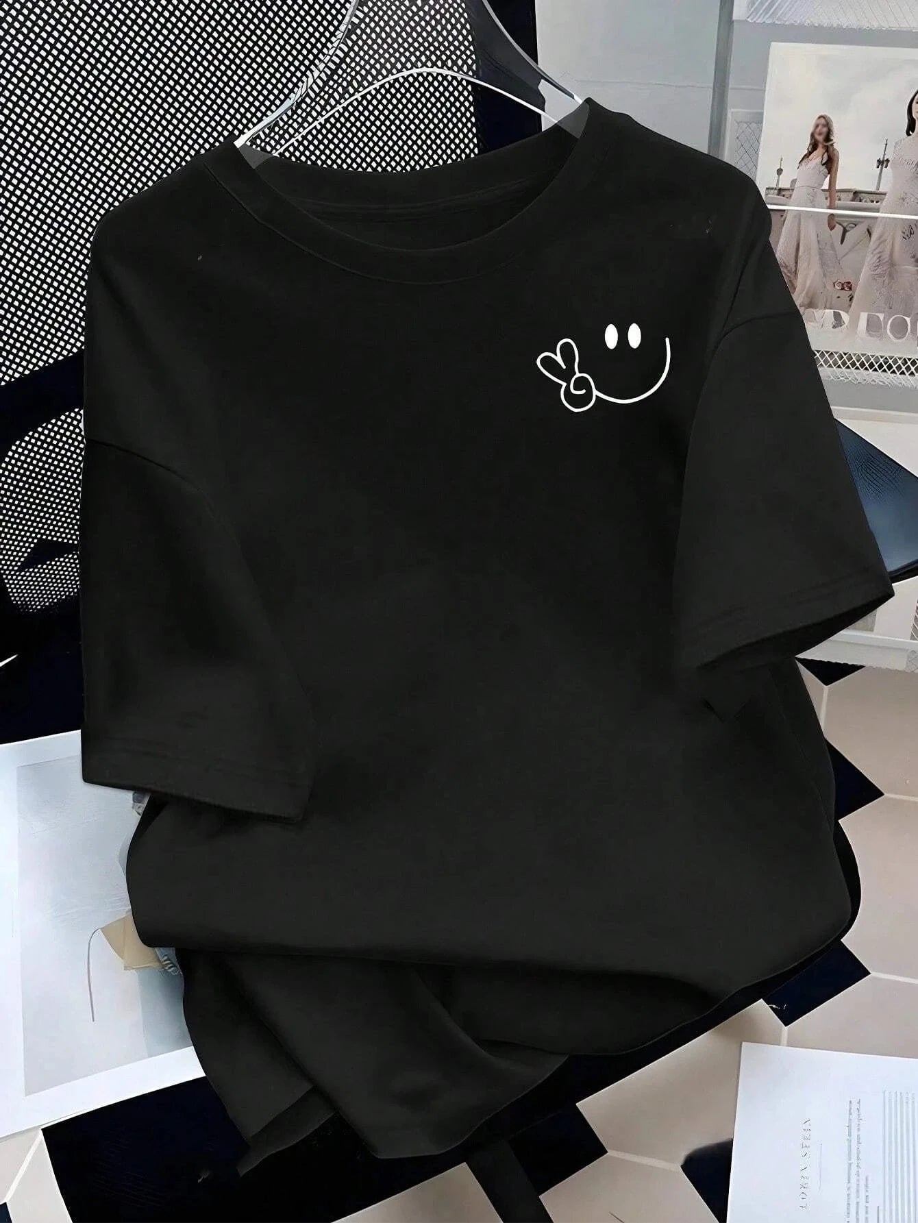 Scissor Hand Smile Graphic Print Women's T-shirt Summer Tops O-Neck Comfortable Short Sleeve Tees Casual Women's Clothing