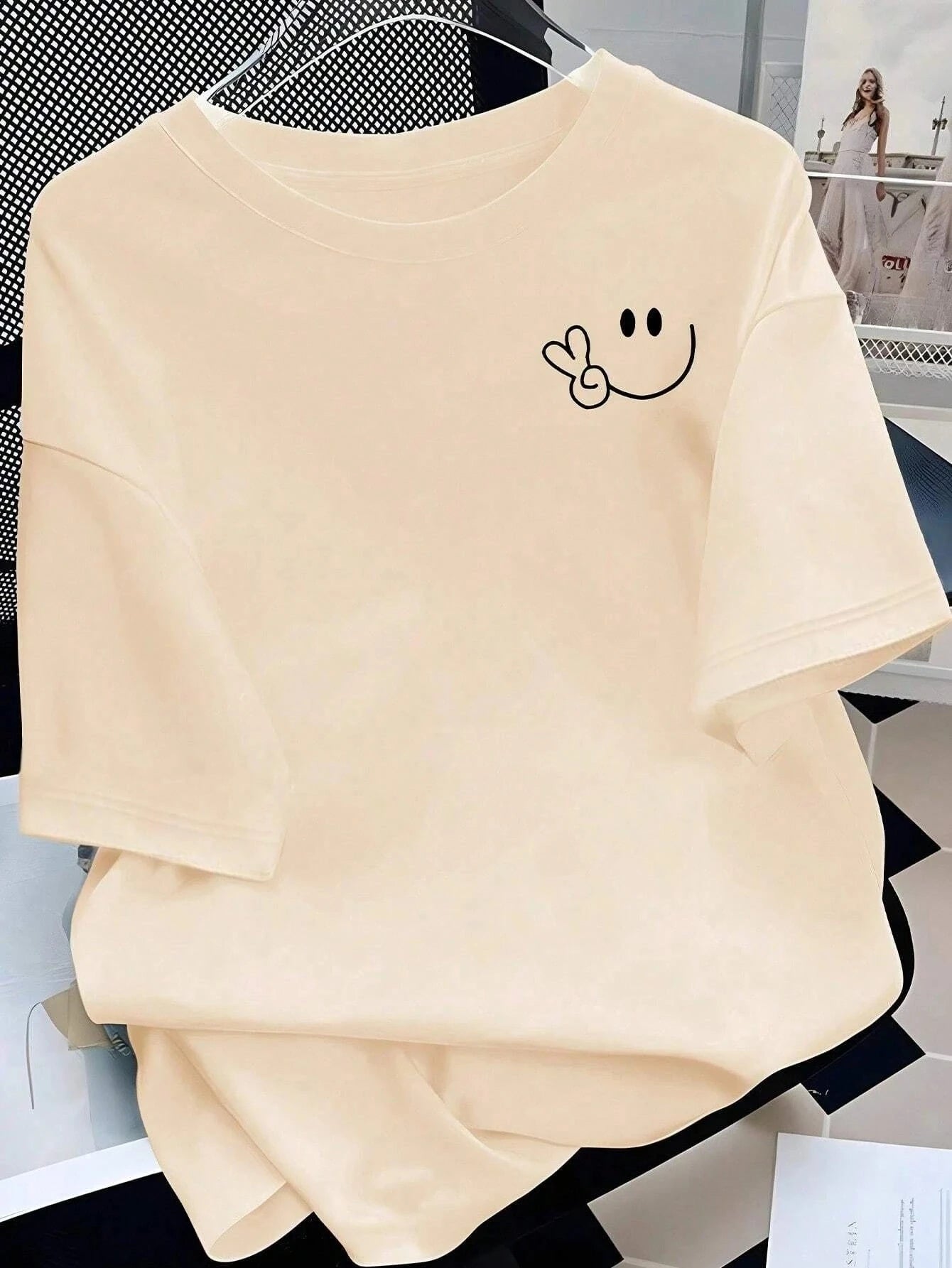 Scissor Hand Smile Graphic Print Women's T-shirt Summer Tops O-Neck Comfortable Short Sleeve Tees Casual Women's Clothing